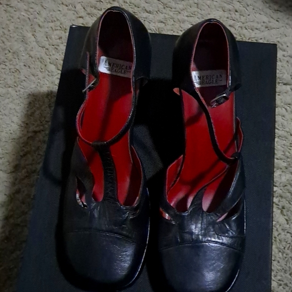 Shoes - Picture 1 of 4
